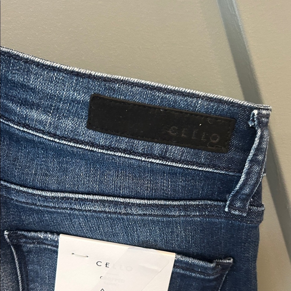 Cello Dark Blue Distressed Skinny Jeans size 7 New!! - Picture 5 of 7